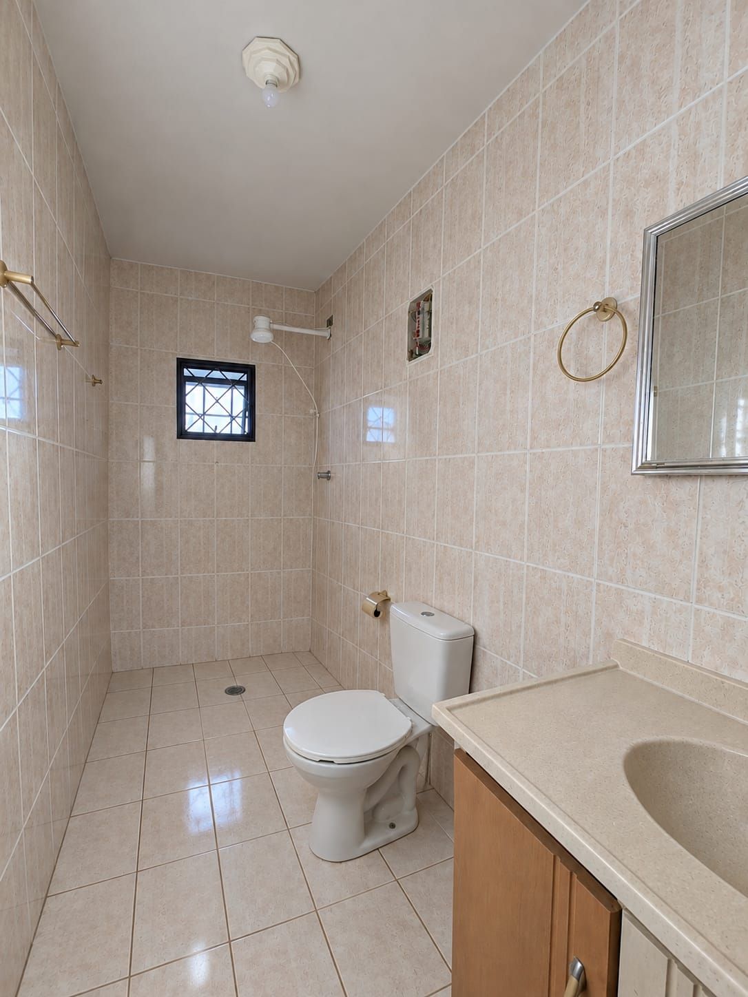 Casa térrea 02 dormitórios