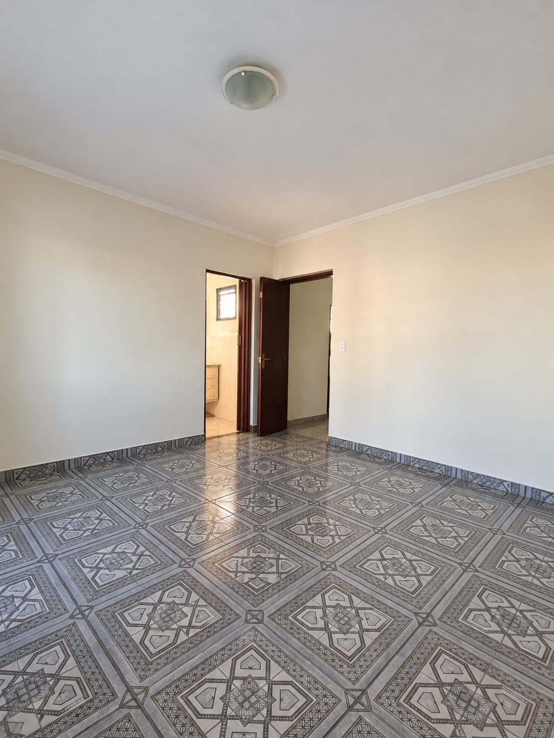 Casa térrea 02 dormitórios