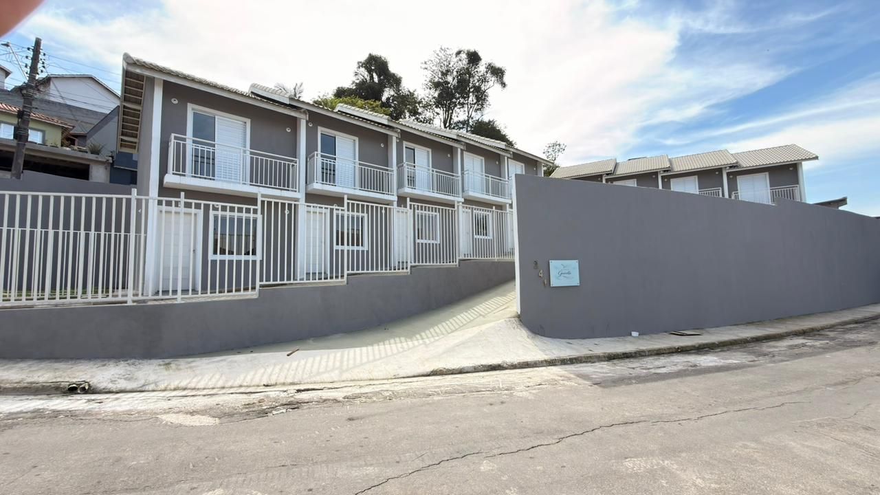 Sobrado 02 dormitórios c/ quintal privativo 30m²