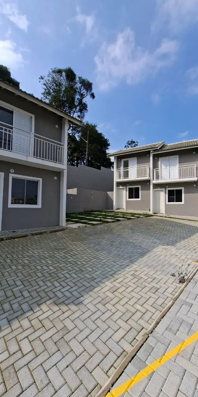 Sobrados geminados à venda em Cotia