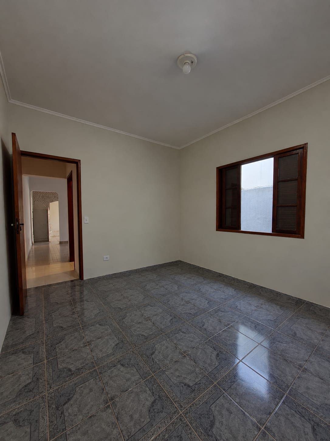 Casa térrea 02 dormitórios