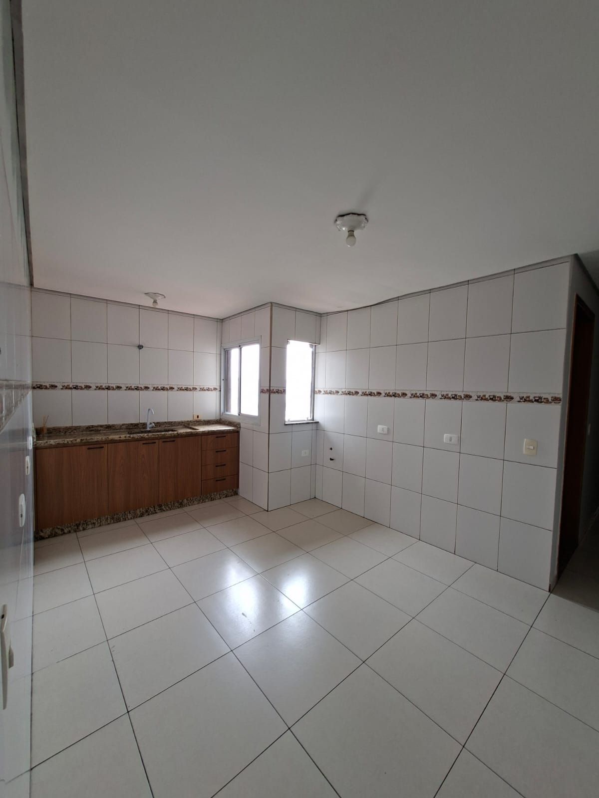 Casa para locação 02 dormitórios sendo 01 suíte