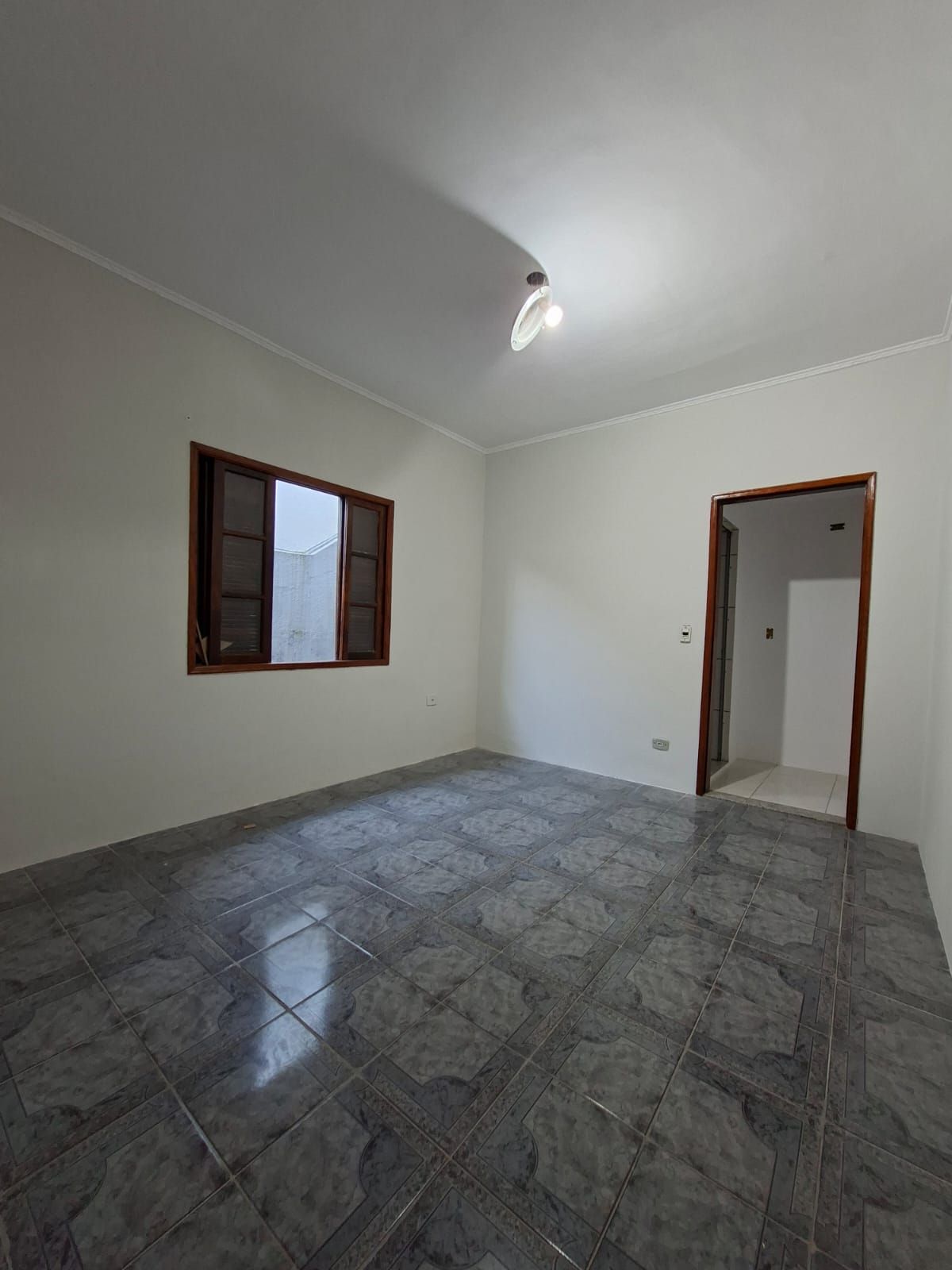 Casa térrea 02 dormitórios