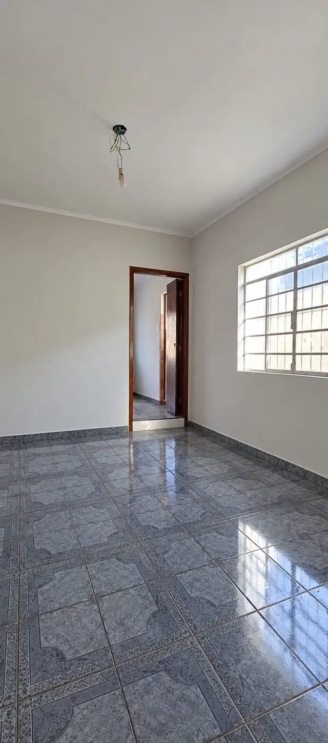 Casa térrea 02 dormitórios