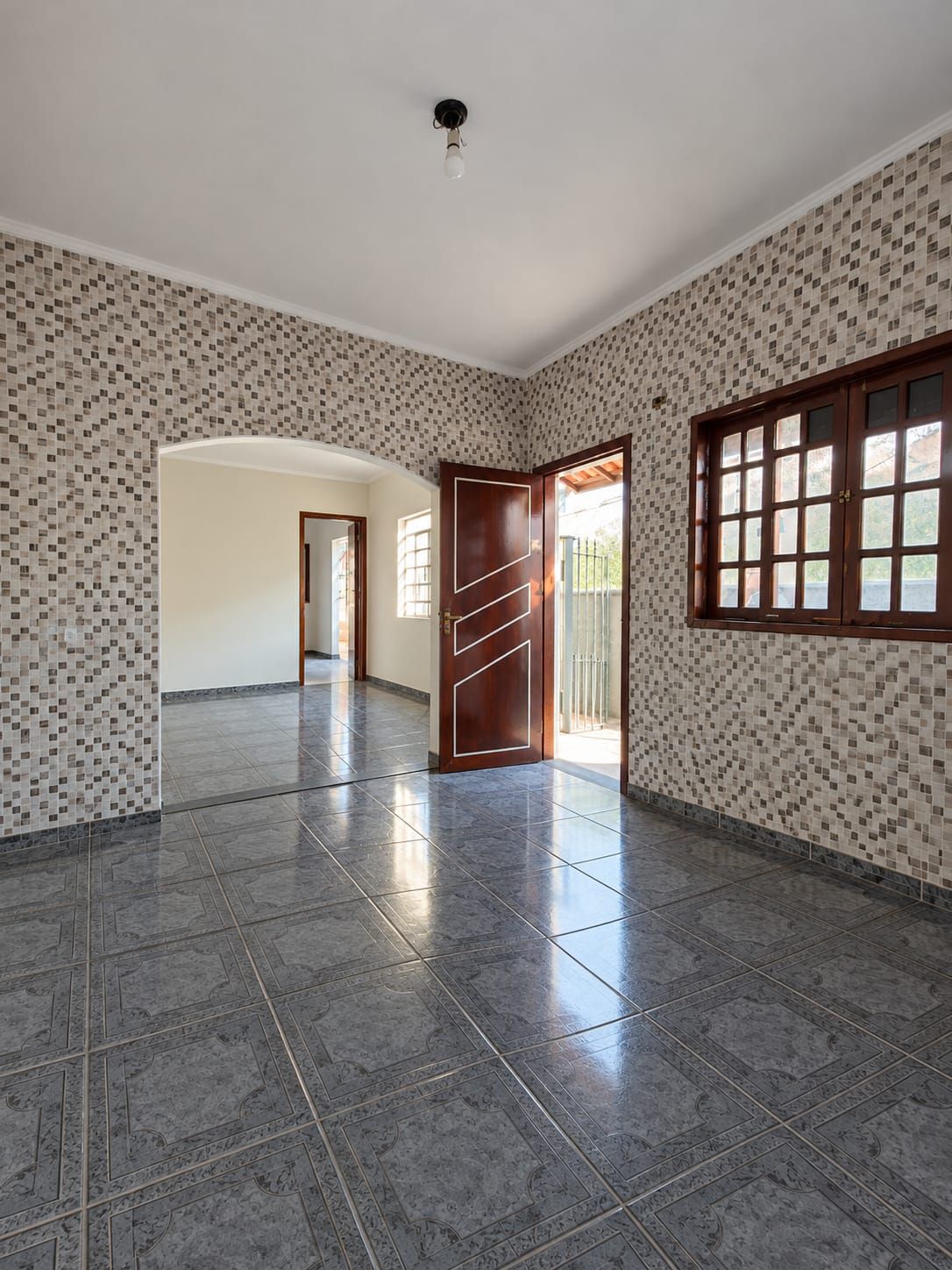 Casa térrea 02 dormitórios