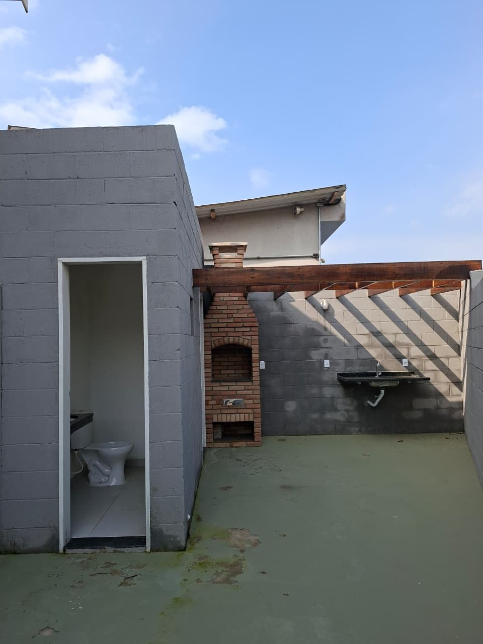 Sobrados geminados à venda em Cotia 
